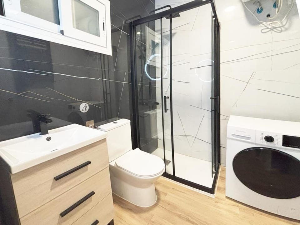 Shower, Toilet, Bathroom, washing machine