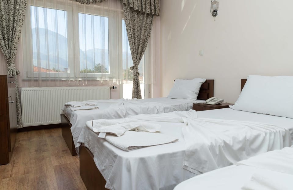 Bed, towels