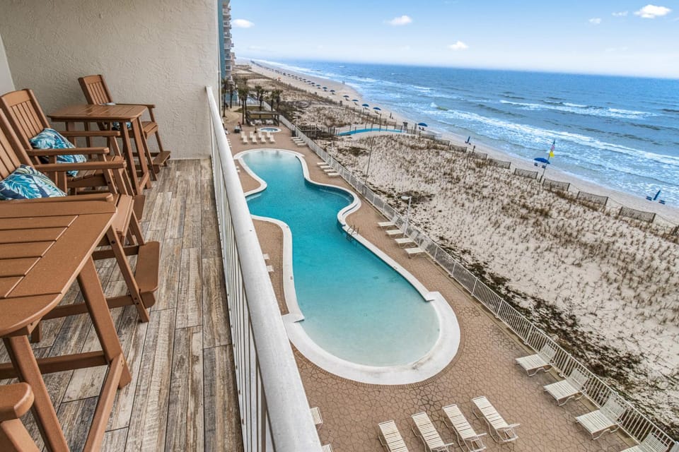 Patio, Day, View (from property/room), Balcony/Terrace, Beach, Pool view, Sea view, Swimming pool, sunbed