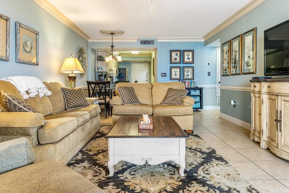 Living room, Seating area, Dining area, furniture, air conditioner