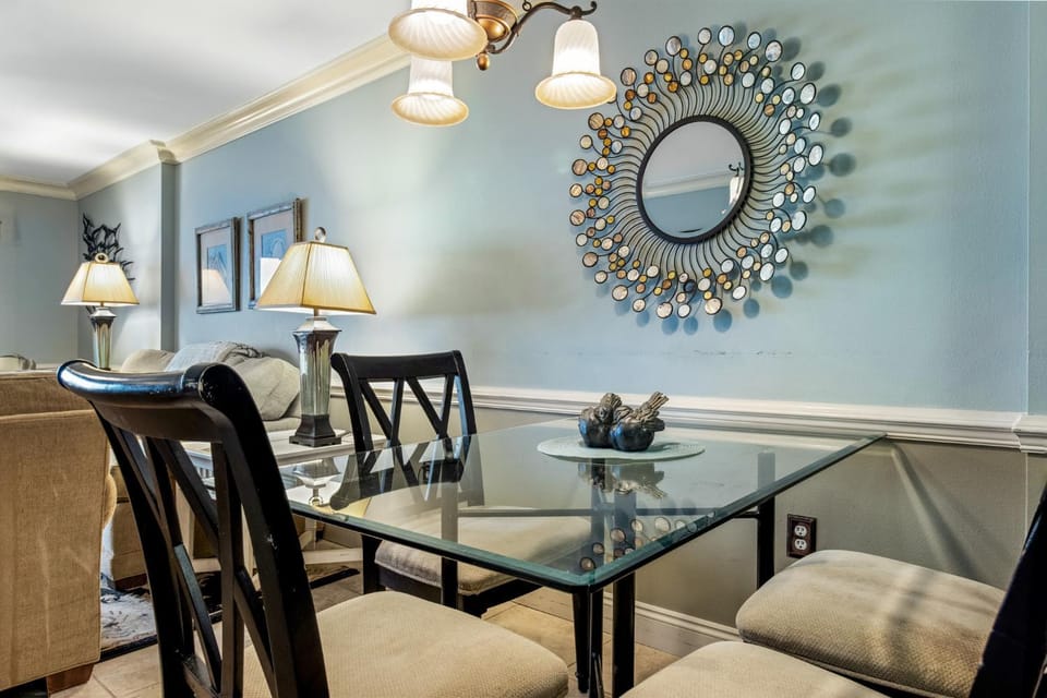 Seating area, Dining area