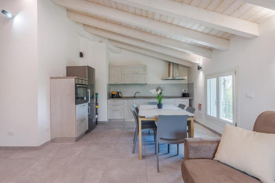 Kitchen or kitchenette, Living room, Seating area, Dining area, dishwasher, oven, pet friendly, stove