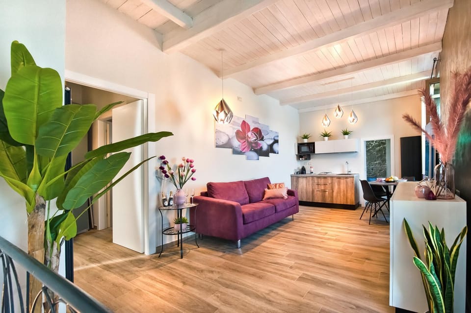 TV and multimedia, Kitchen or kitchenette, Living room, Dining area
