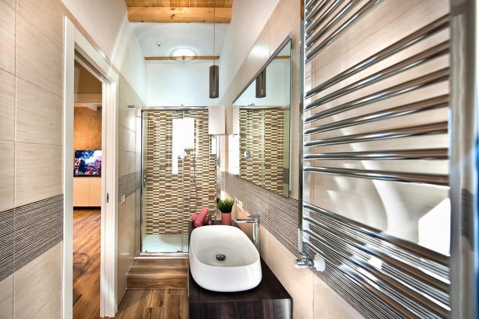 Shower, Bathroom, towels