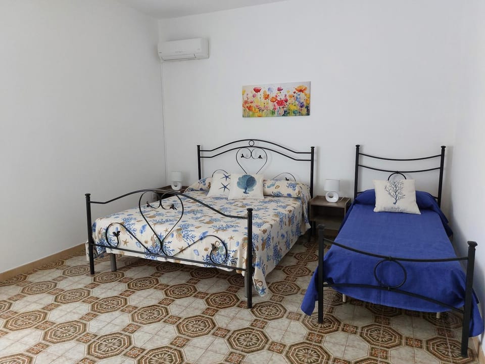 Bedroom, air conditioner