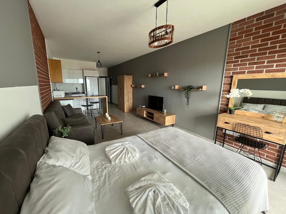 Bed, Photo of the whole room, Seating area, Bedroom