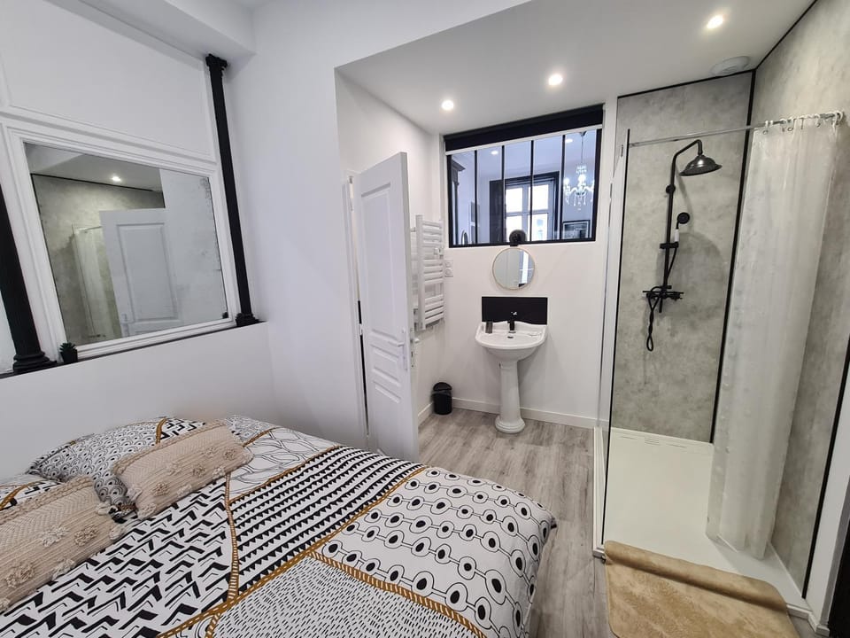 Shower, Photo of the whole room, Bedroom