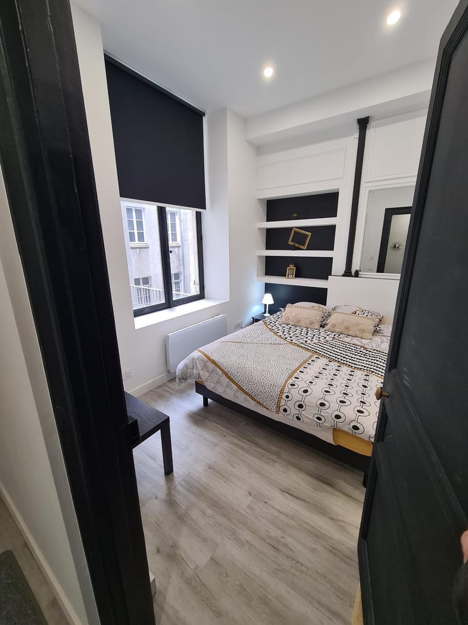 Photo of the whole room, Bedroom