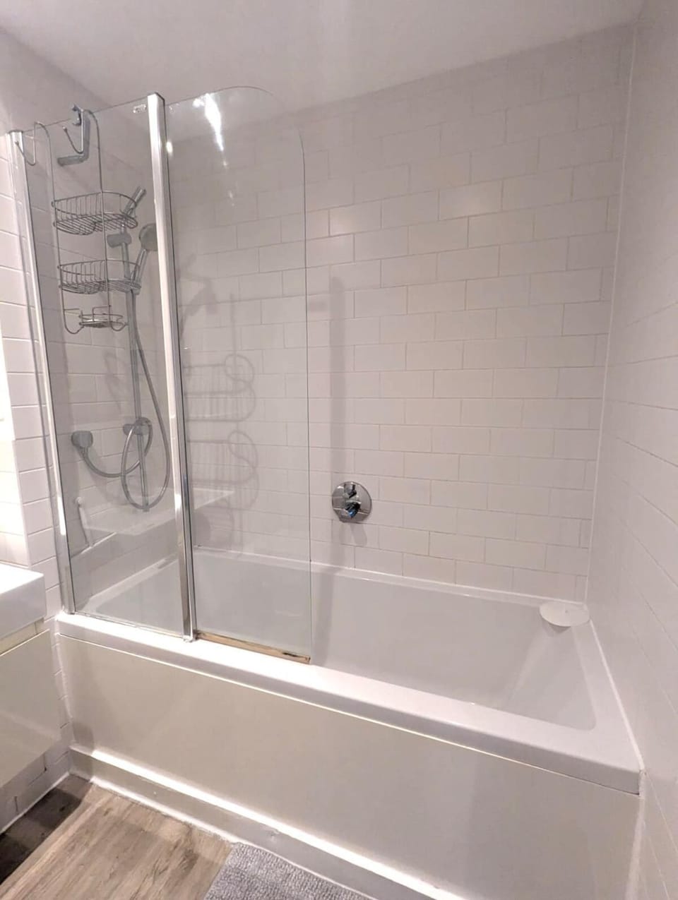 Modern Large Flat 1min to Stockwell Station with Skyscraper View Apartment in London