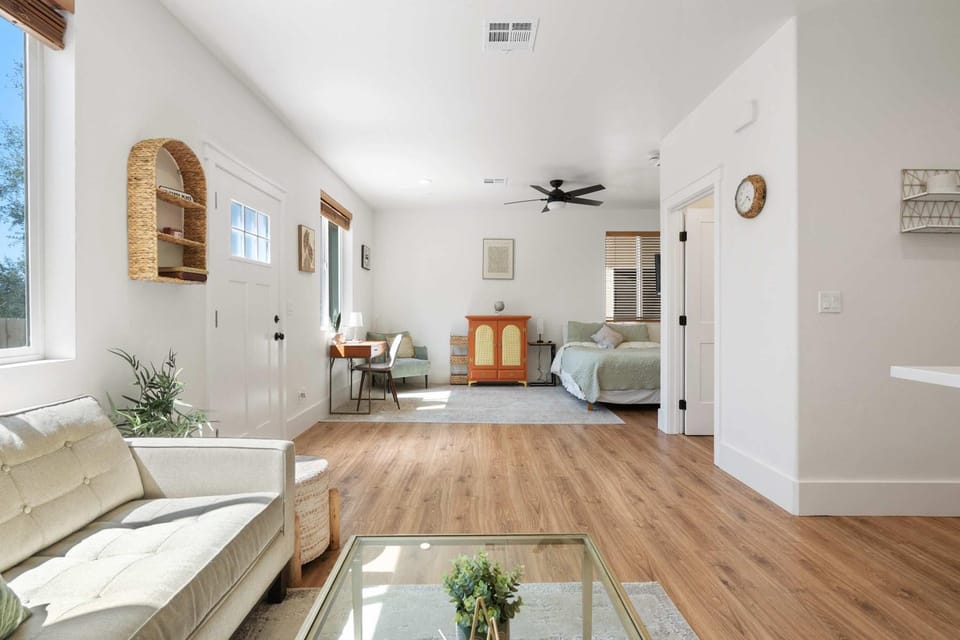 * Private Studio | Cozy Vibes + Relaxing Oasis * House in Escondido Village
