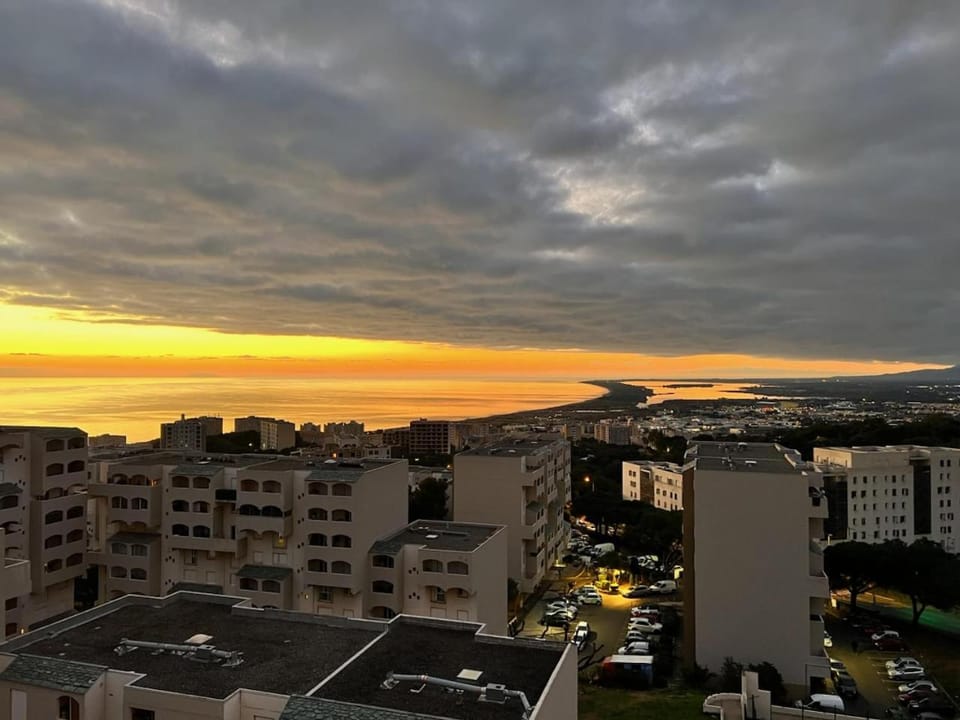 Day, Natural landscape, Bird's eye view, City view, Sea view, Sunrise
