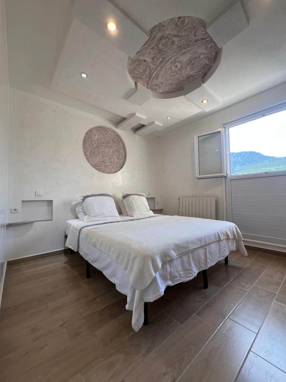 Bed, Photo of the whole room, Bedroom, towels