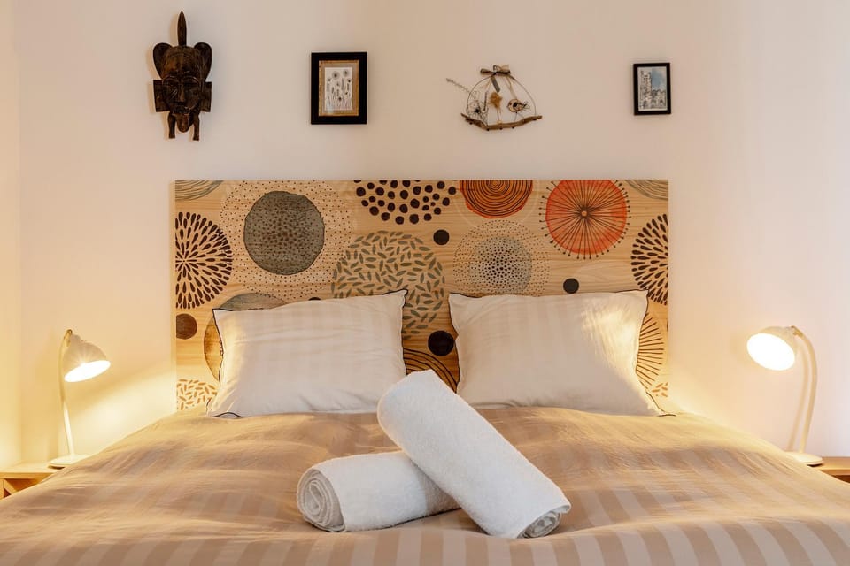 Bedroom, towels