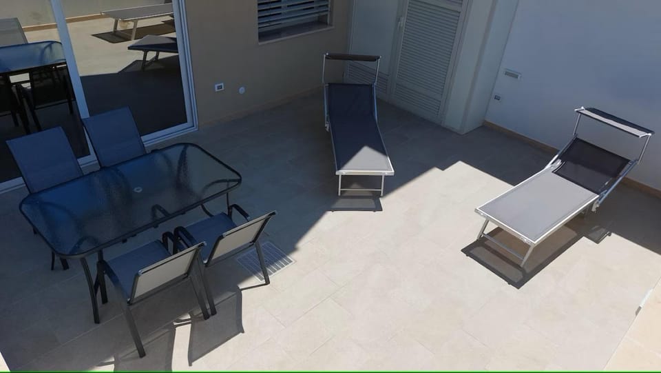 Patio, Balcony/Terrace, Balcony/Terrace, sunbed