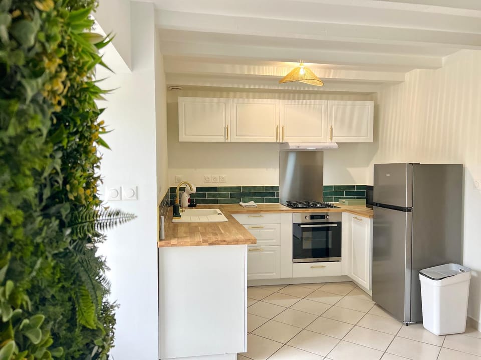 Kitchen or kitchenette, oven, stove, toaster