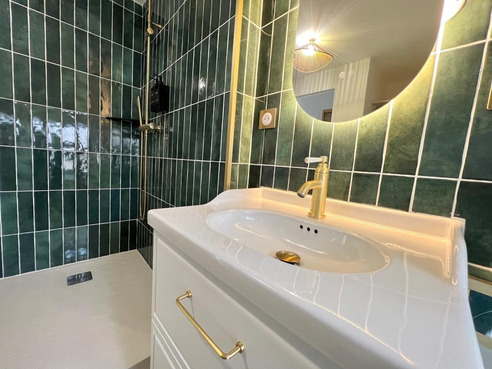 Shower, Bathroom