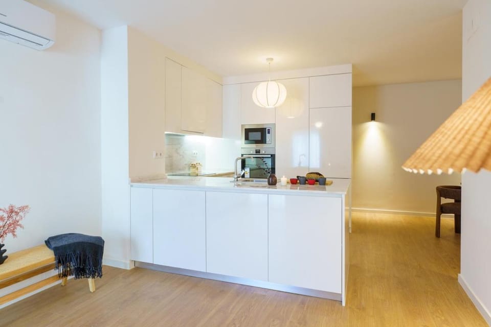 Coffee/tea facilities, Kitchen or kitchenette, oven, stove