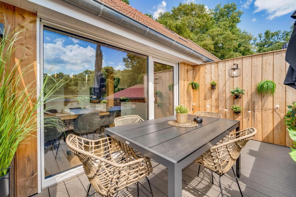 View (from property/room), Balcony/Terrace, Dining area