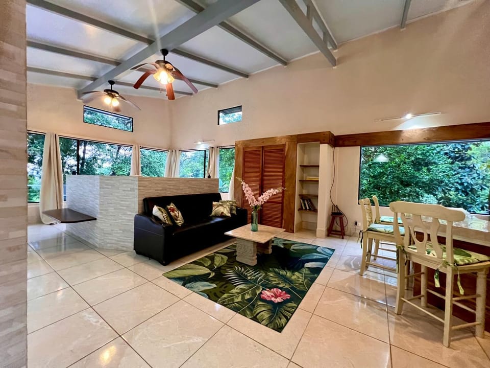 Zen Zaru Free MA Park Tour & Breakfast Bed and Breakfast in Quepos