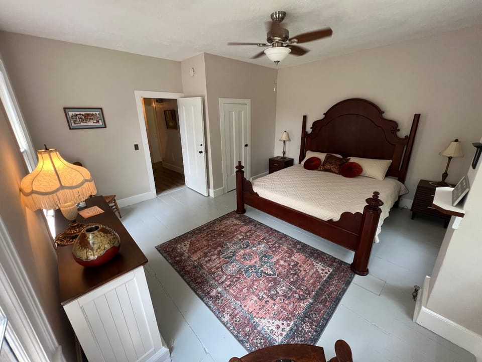 Bed, Bedroom, fireplace