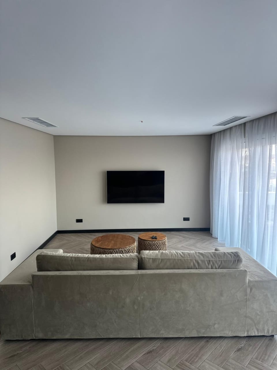 TV and multimedia, Living room, Seating area, Evening entertainment