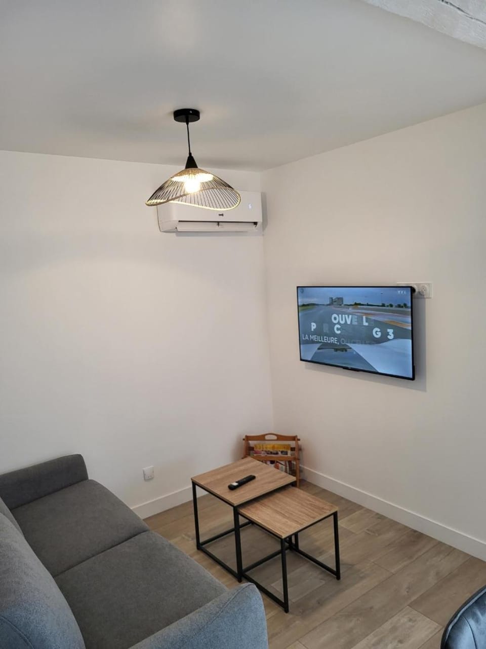 TV and multimedia, Seating area, air conditioner