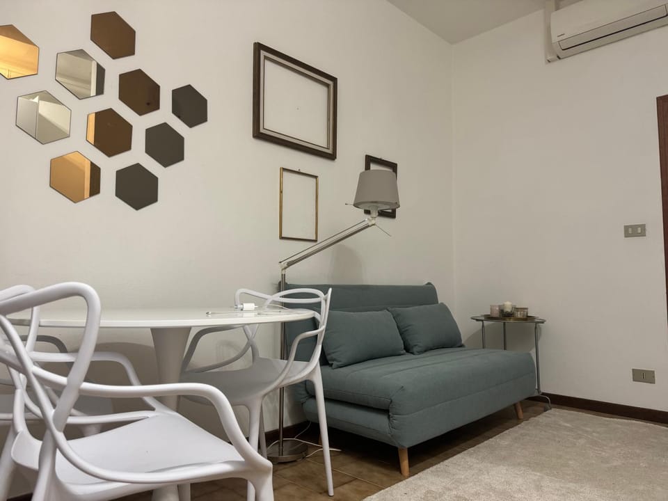 Living room, Seating area, Dining area, air conditioner