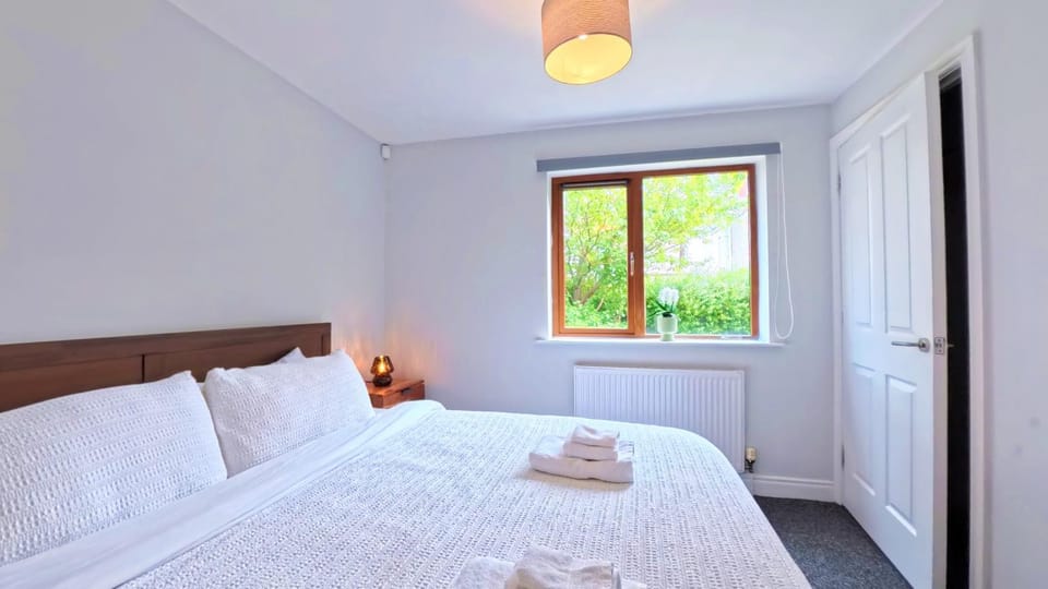 The Eastside Escape! Stunning 2 Bed Walk Anywhere Apartment in Belfast