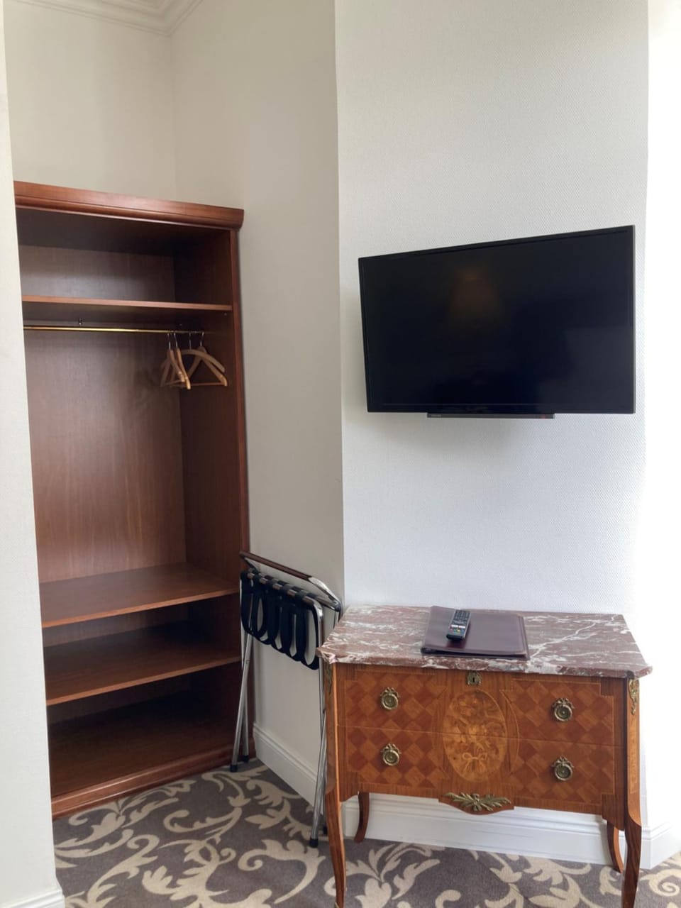 TV and multimedia, wardrobe