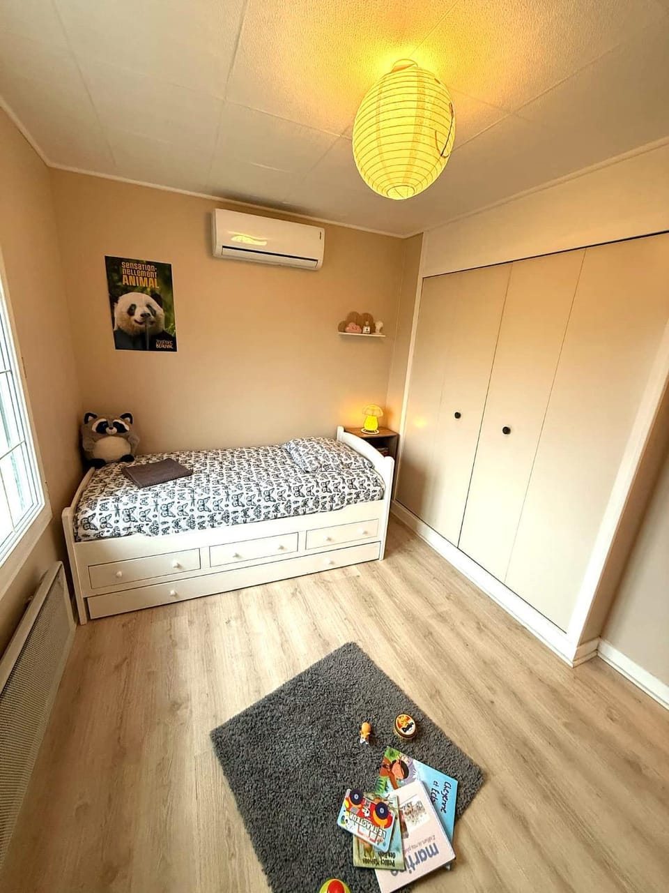 Bed, Bedroom, air conditioner