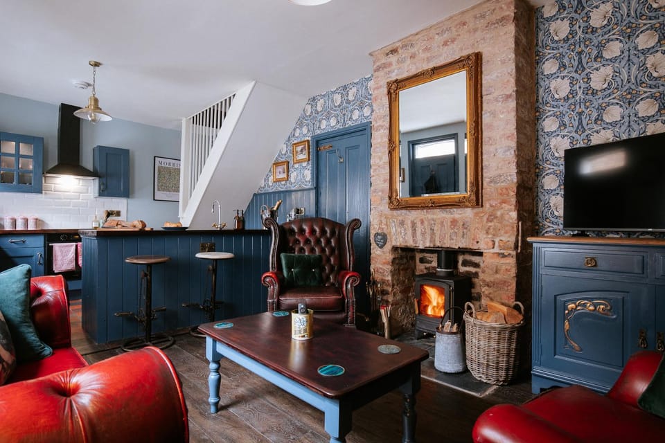 TV and multimedia, Kitchen or kitchenette, Living room, Seating area, fireplace, fireplace