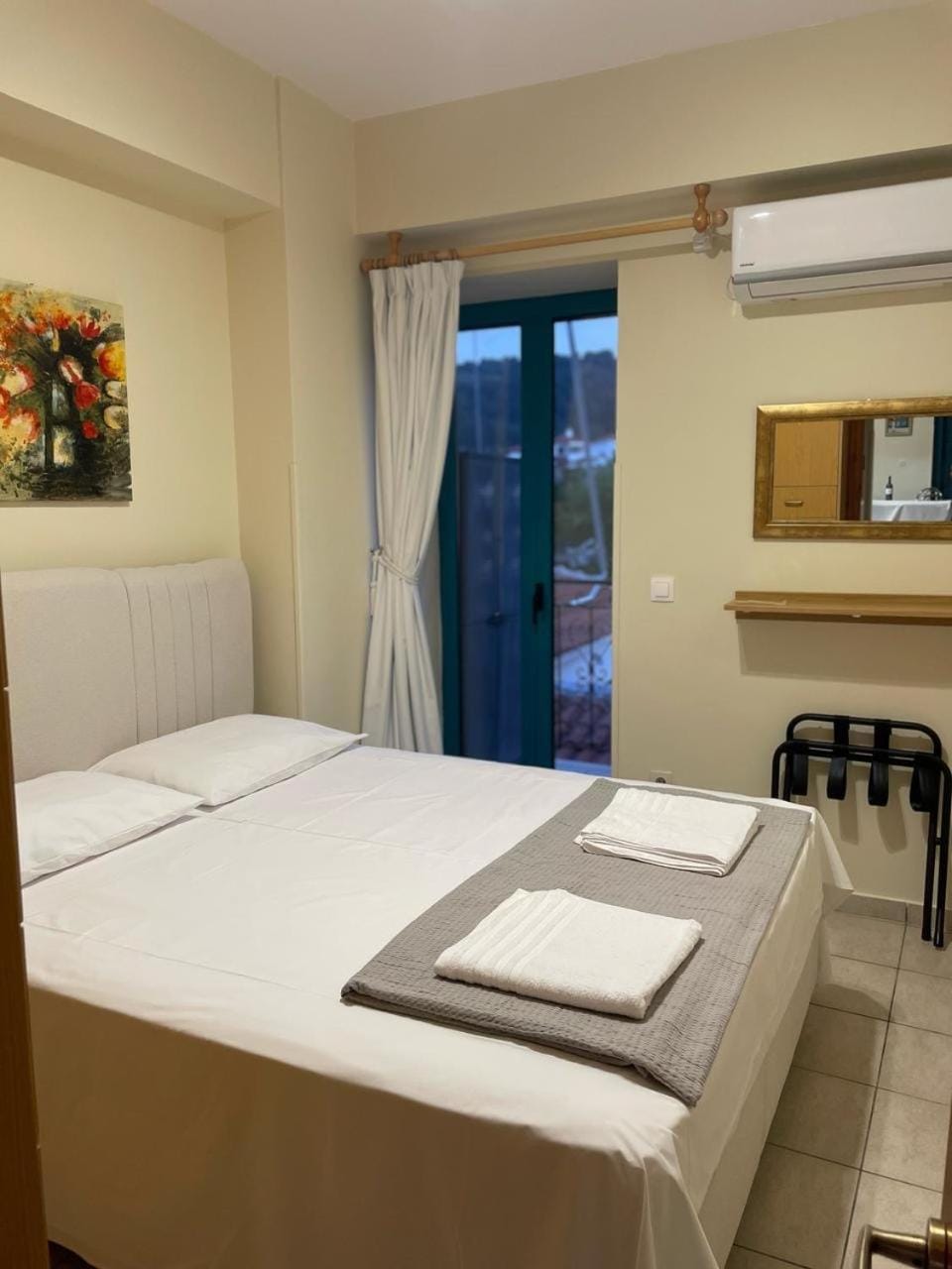 Bedroom, air conditioner