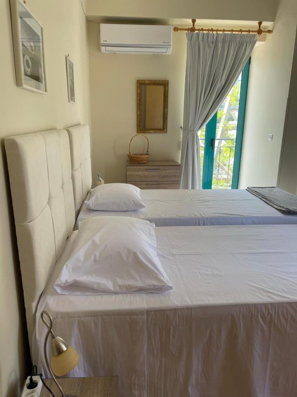 Bedroom, air conditioner