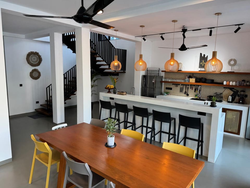 Kitchen or kitchenette, Dining area