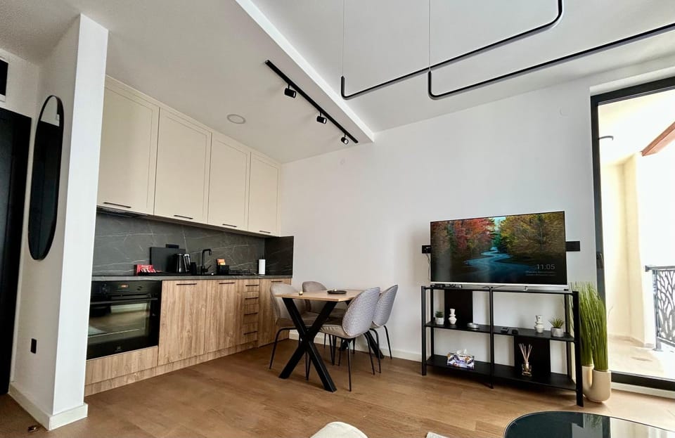 TV and multimedia, Kitchen or kitchenette, Dining area