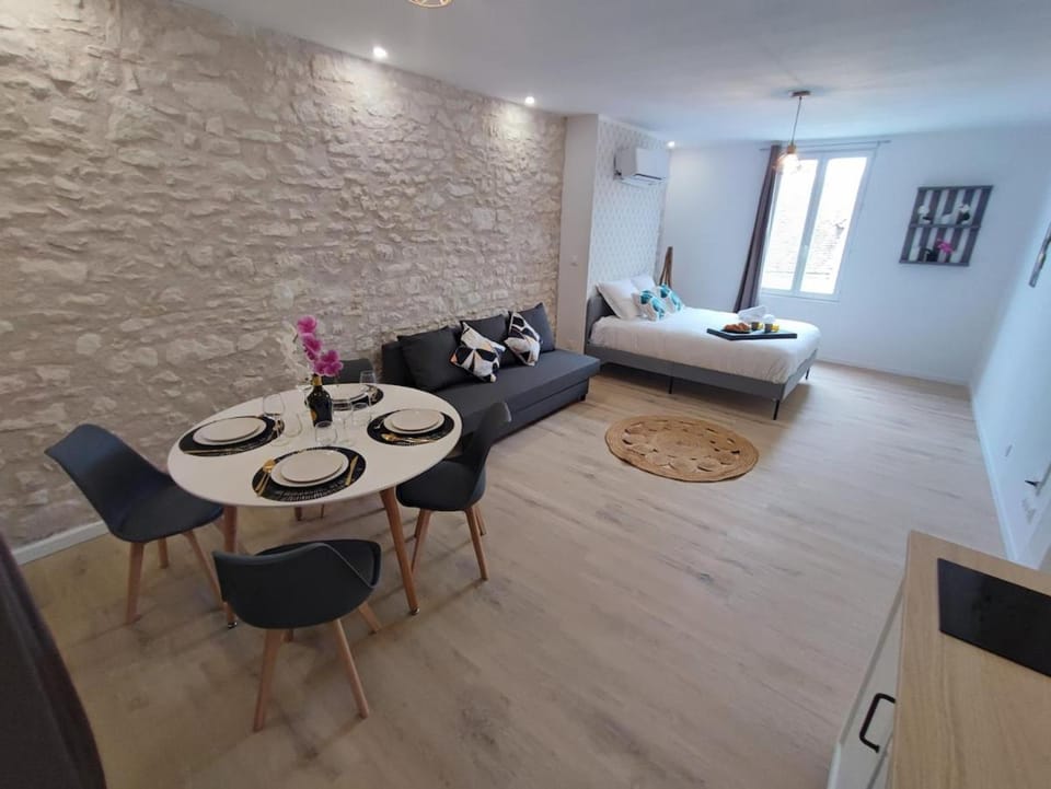Studio Orchidea Apartment in Centre-Val de Loire