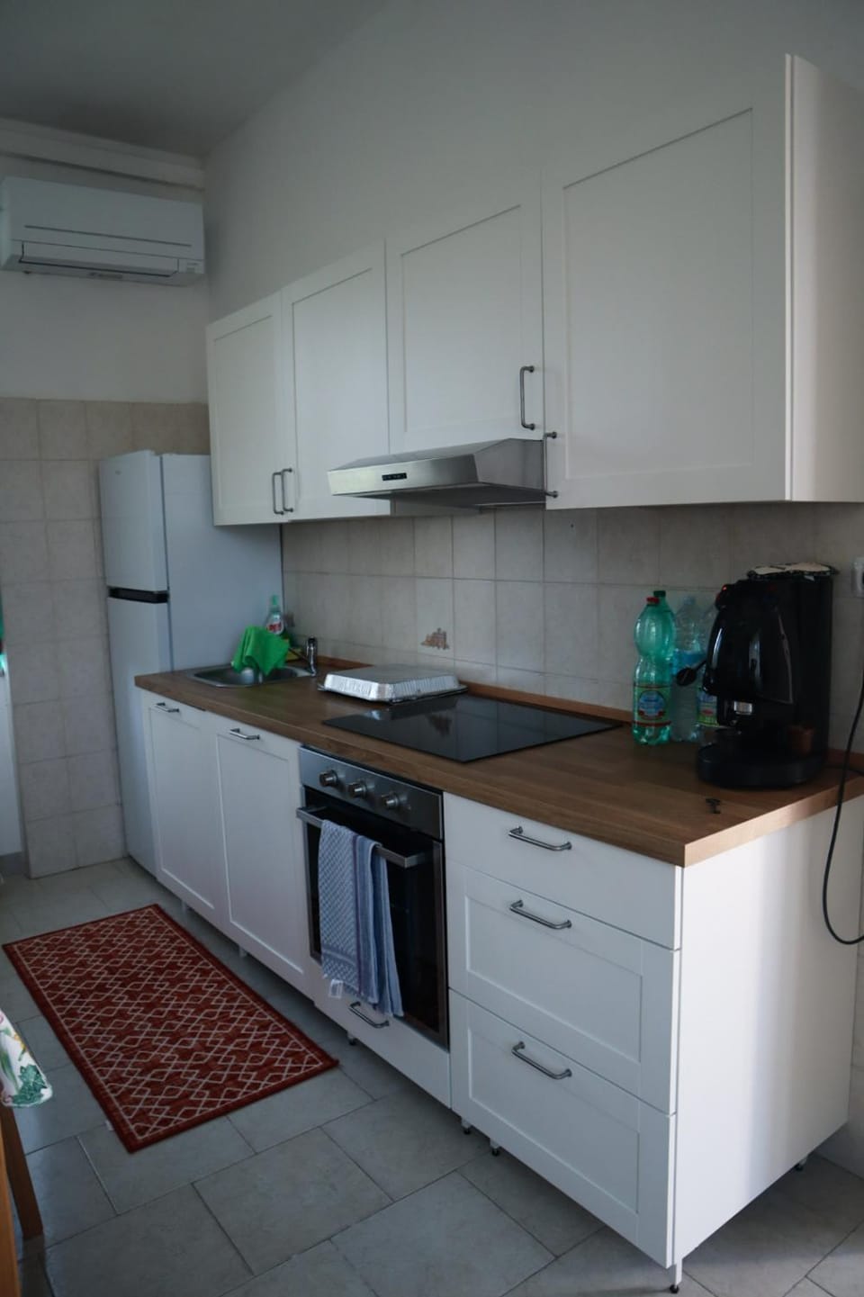 Kitchen or kitchenette, dishwasher, oven, pet friendly, stove