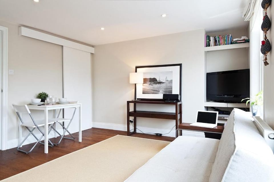 1 Bedroom Apartment w Terrace Apartment in London Borough of Islington