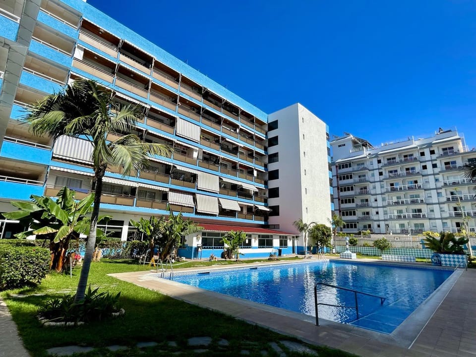 Property building, Swimming pool, Swimming pool