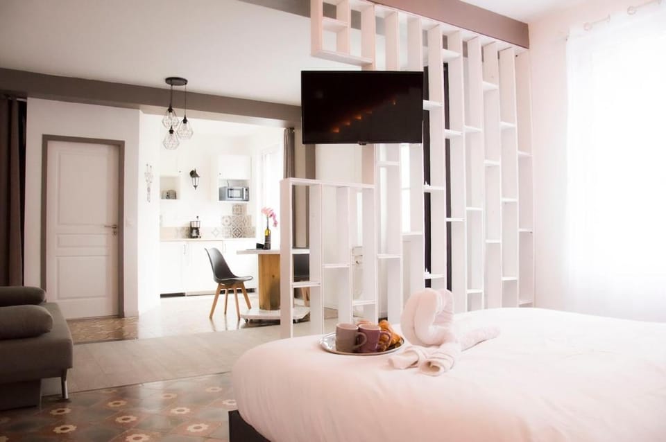 Studio Rose Apartment in Centre-Val de Loire