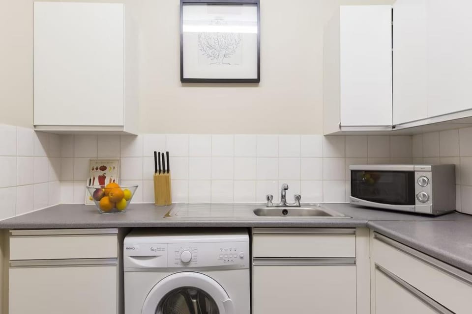 Kitchen or kitchenette, washing machine