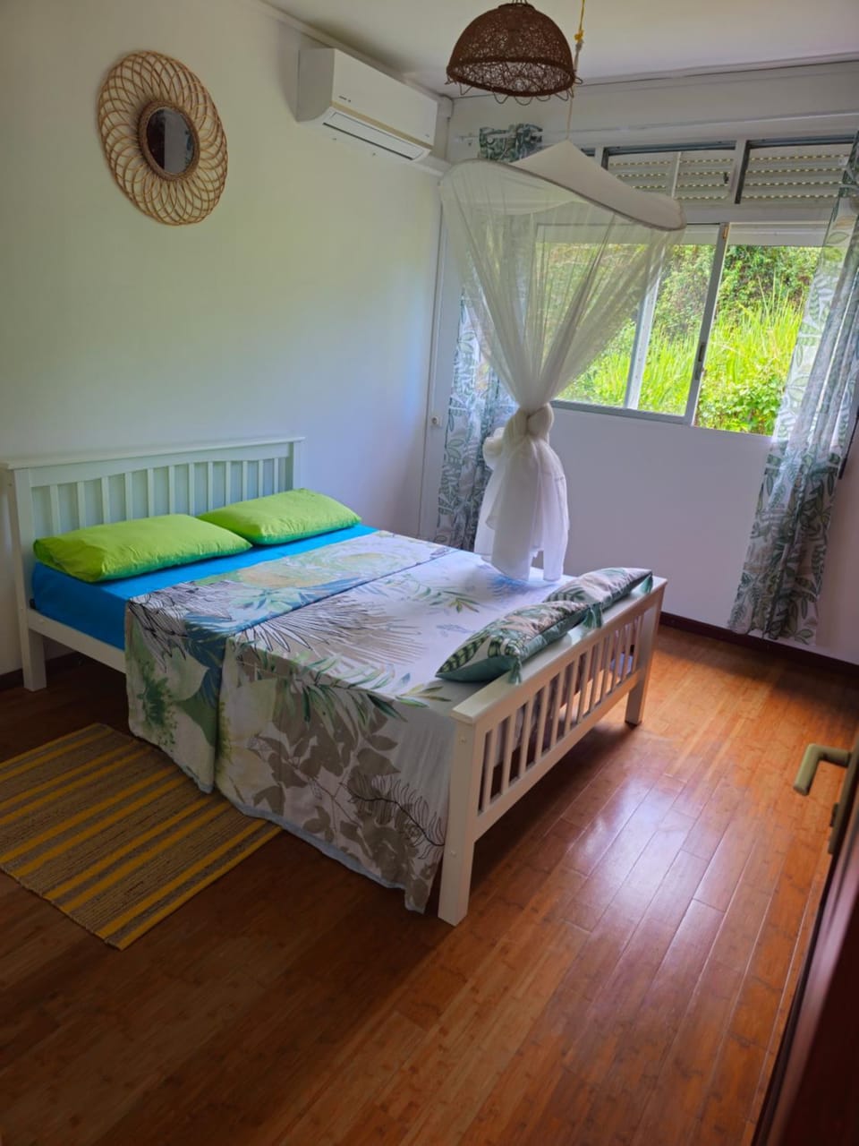 Bed, Bedroom, air conditioner