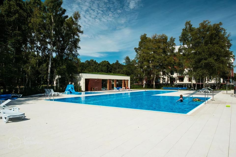 Swimming pool