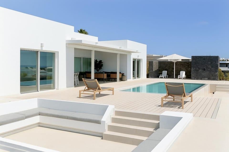Villa Ainé Luxury Villa, Sea Views, Heated pool Villa in Puerto Calero