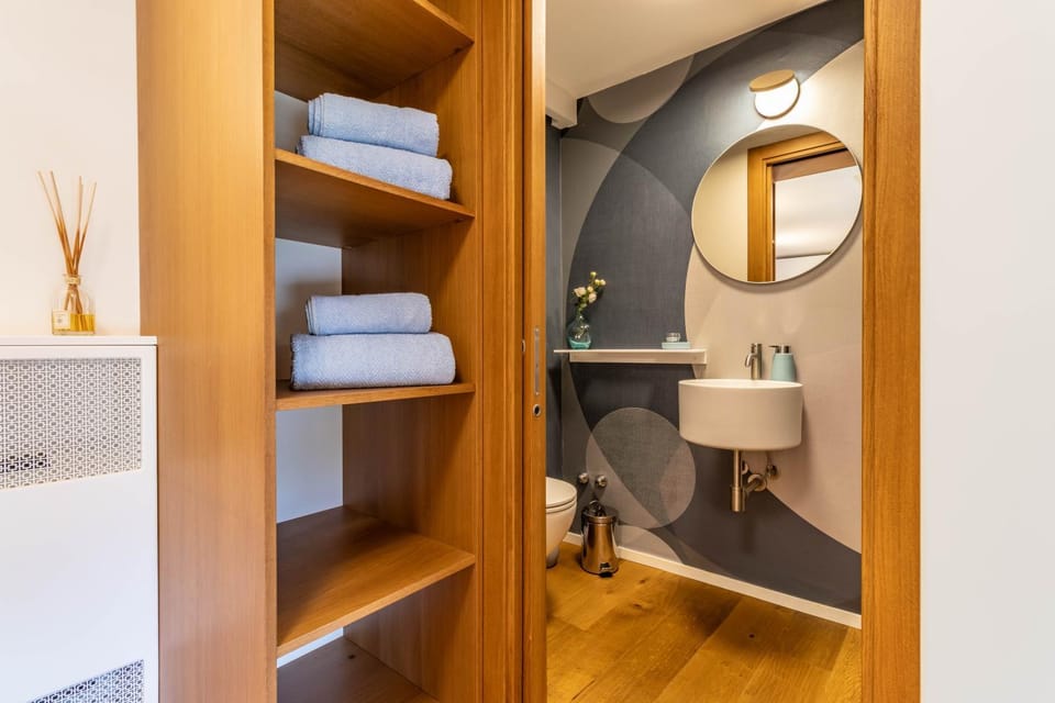 Bathroom, towels