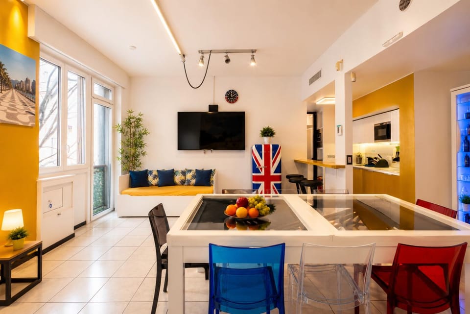 Communal lounge/ TV room, TV and multimedia, Kitchen or kitchenette, Living room, Seating area, Dining area