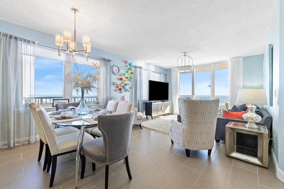 Living room, Dining area
