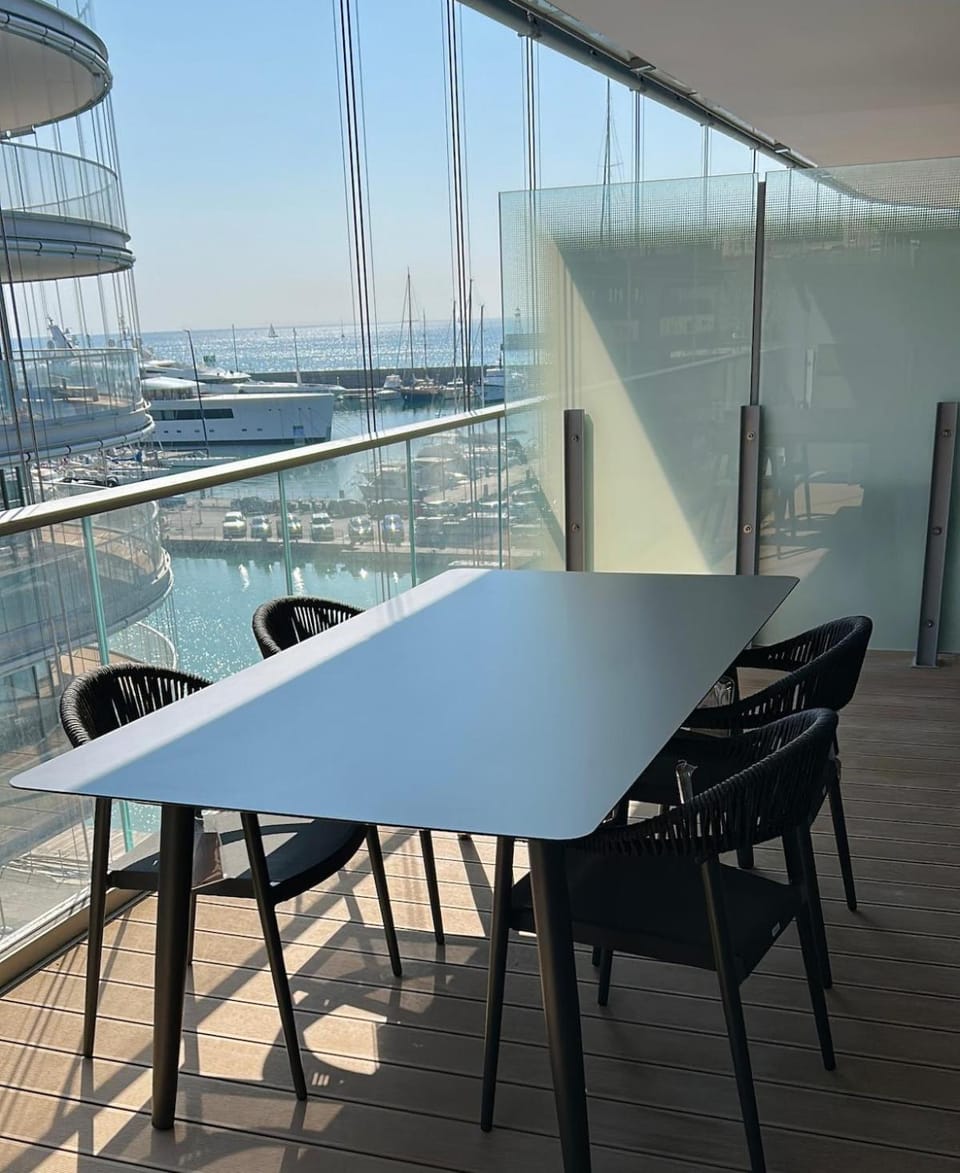 Casa Piano Waterfront Wifi free parking Apartment in Genoa