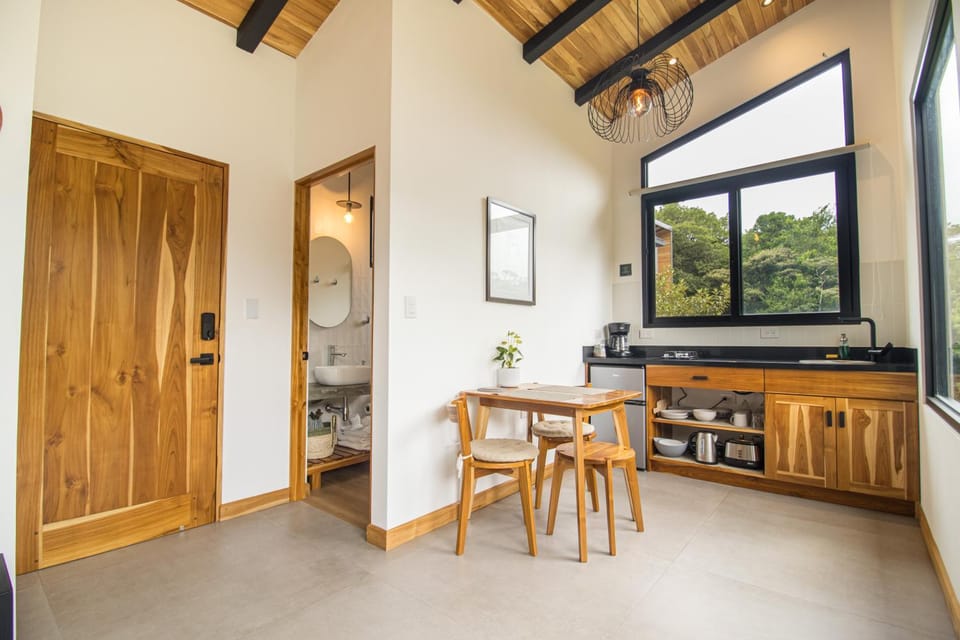 Kitchen or kitchenette, Dining area, stove