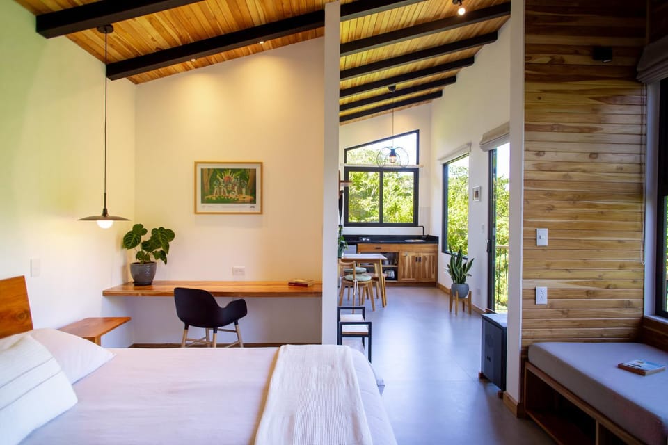 Kitchen or kitchenette, Seating area, Dining area, Bedroom